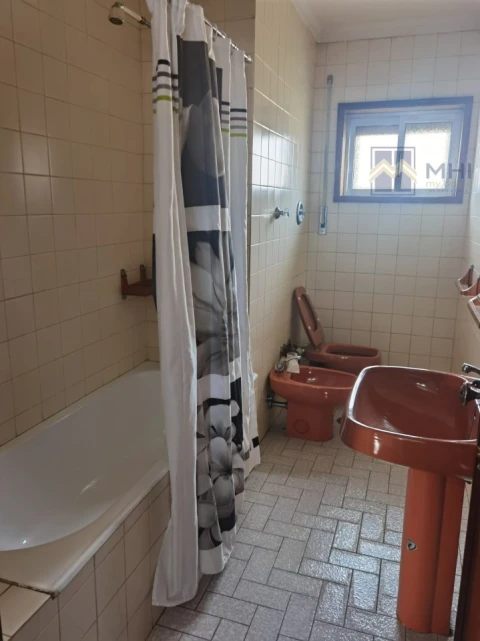 Moradia T9 para Venda em Argoncilhe