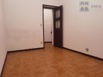 Moradia T9 para Venda em Argoncilhe