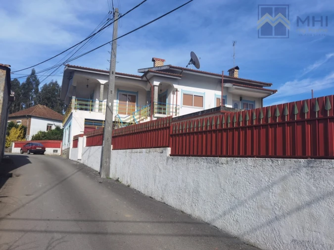 Moradia T9 para Venda em Argoncilhe Foto 57