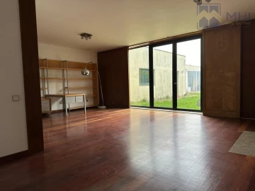 Moradia T4 para Venda em Perafita, Lavra e Santa Cruz do Bispo