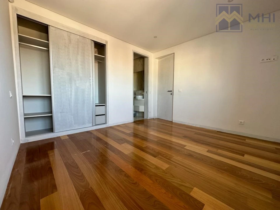 Moradia T4 para Venda em Mafamude e Vilar do Paraíso Foto 27