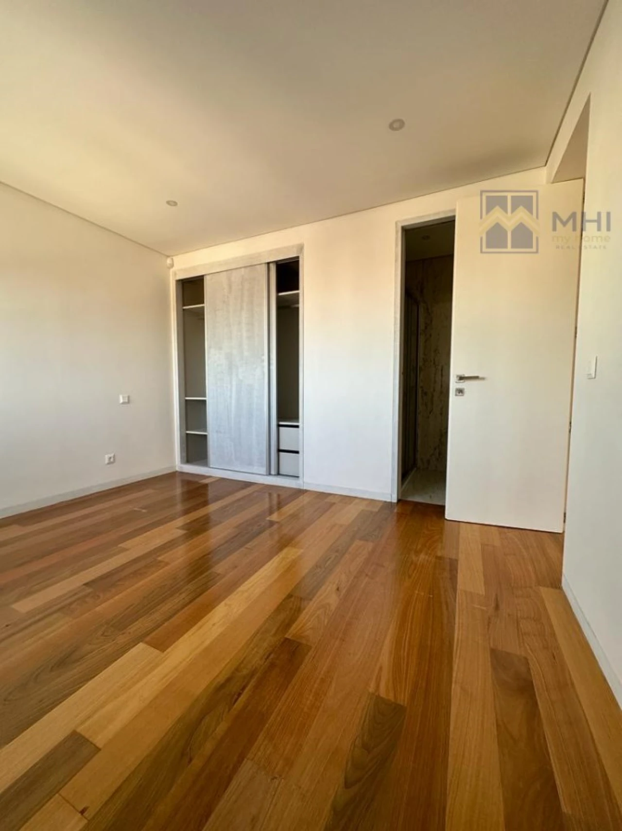 Moradia T4 para Venda em Mafamude e Vilar do Paraíso Foto 28