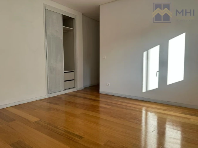 Moradia T4 para Venda em Mafamude e Vilar do Paraíso Foto 40