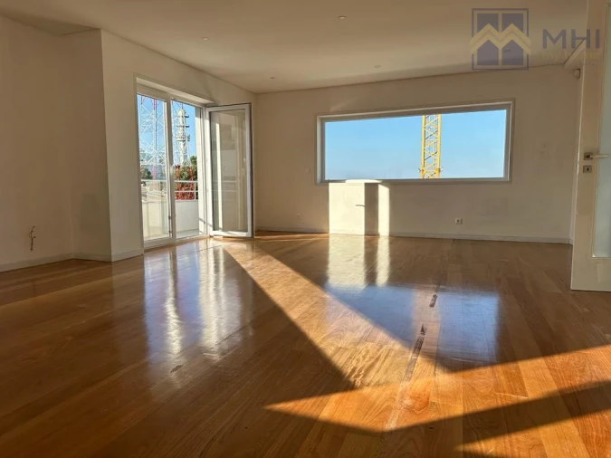 Moradia T4 para Venda em Mafamude e Vilar do Paraíso Foto 7