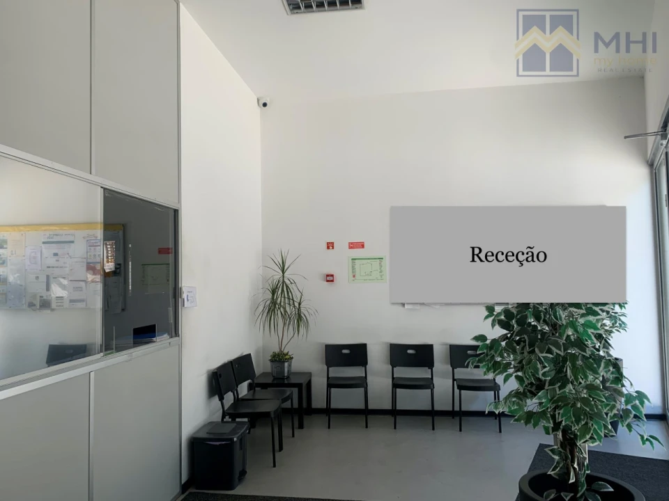 Armazém para Venda em Sandim, Olival, Lever e Crestuma Foto 1