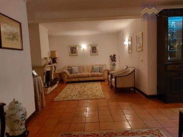 Moradia T5 para Venda em Gulpilhares e Valadares