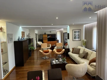Apartamento T4 para Venda em Mafamude e Vilar do Paraíso