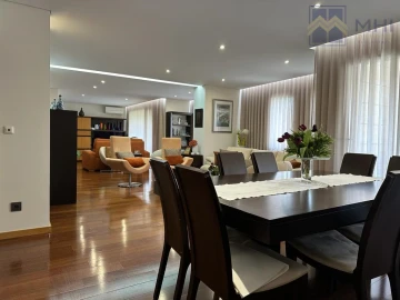 Apartamento T4 para Venda em Mafamude e Vilar do Paraíso
