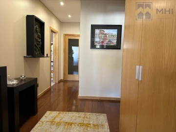 Apartamento T4 para Venda em Mafamude e Vilar do Paraíso
