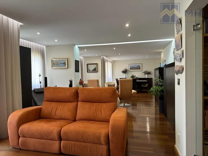 Apartamento T4 para Venda em Mafamude e Vilar do Paraíso Foto 8