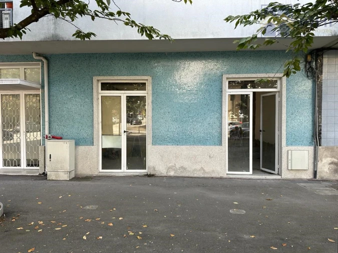 Loja para Arrendamento em Oliveira, São Paio e São Sebastião