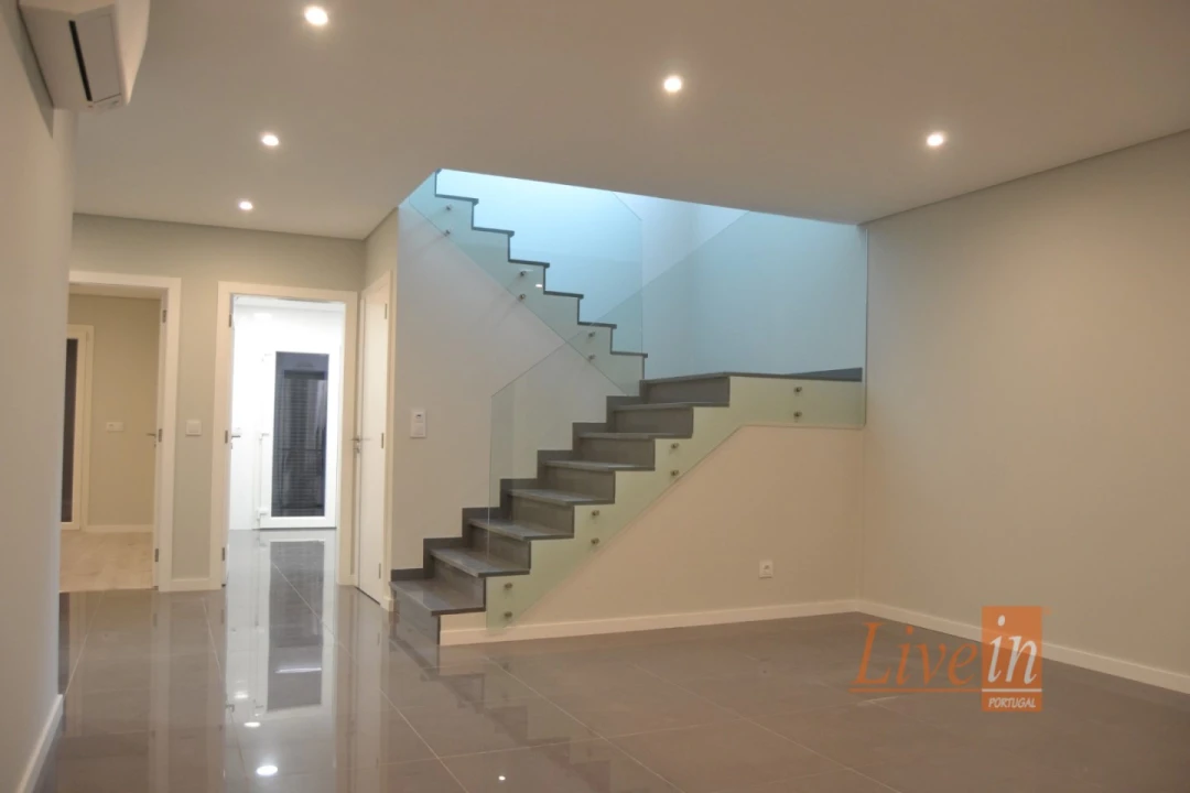 Moradia T4 para Venda em Silveira Foto 1