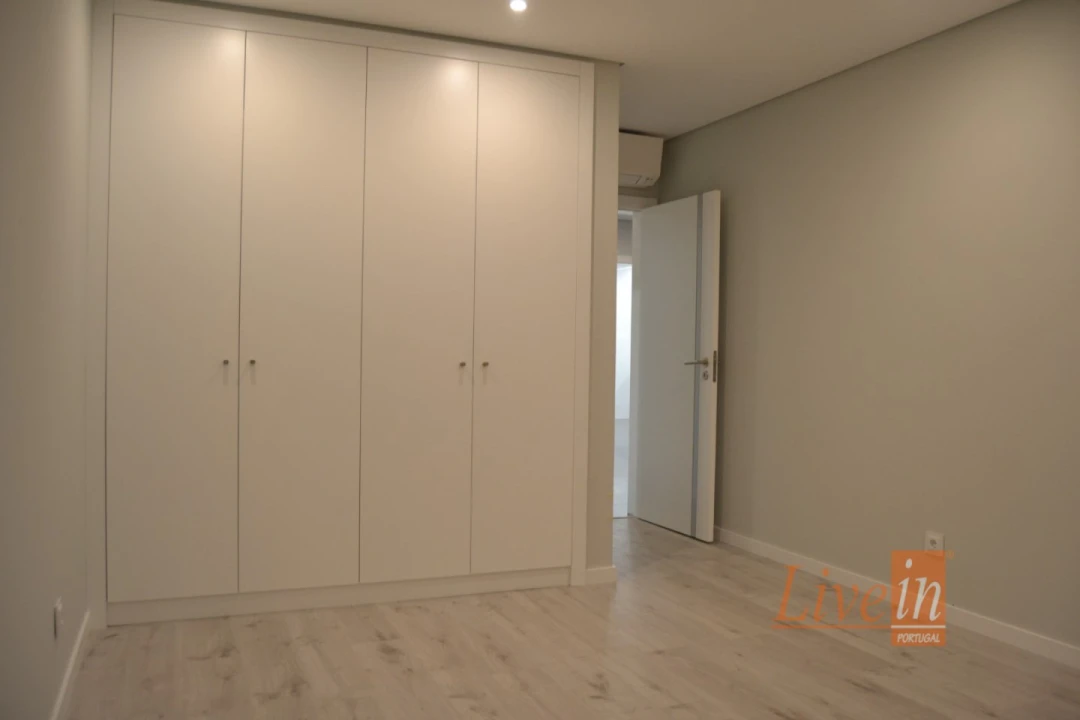 Moradia T4 para Venda em Silveira Foto 16