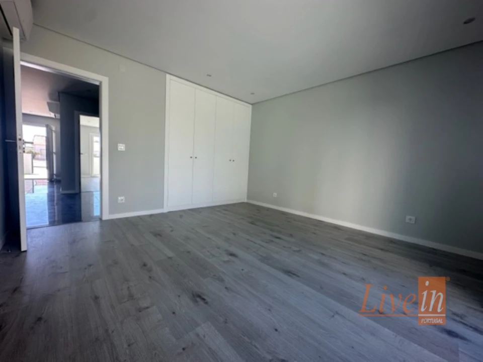 Moradia T4 para Venda em Silveira Foto 18