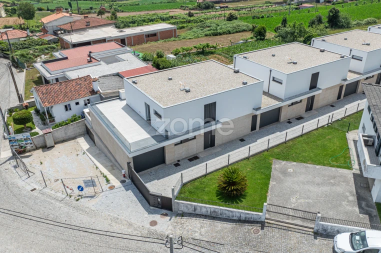 Moradia T4 para Venda em Abade de Neiva Foto 5