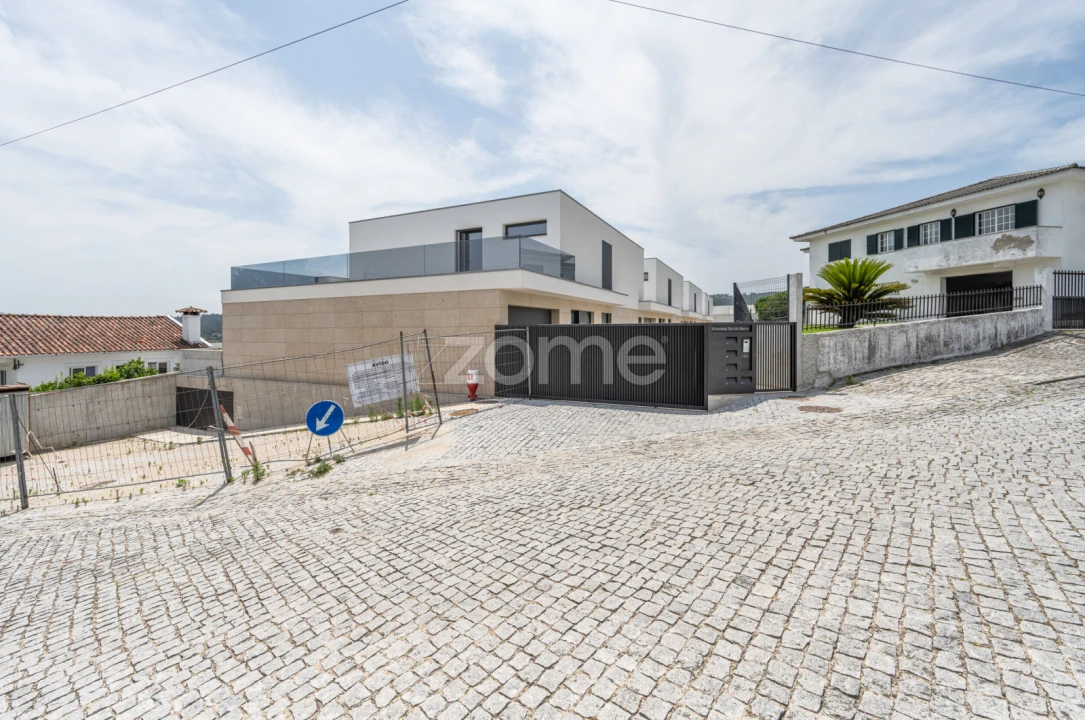 Moradia T4 para Venda em Abade de Neiva Foto 3