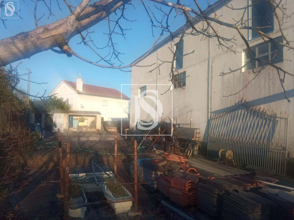 Armazém para Venda em Caxarias Foto 1