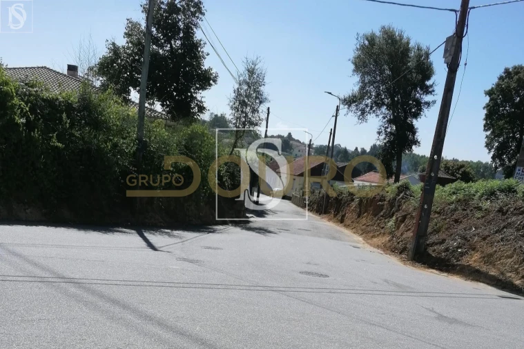 Terreno para Venda em Grijo Foto 2