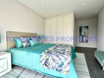 Apartamento T3 para Venda em Quelfes