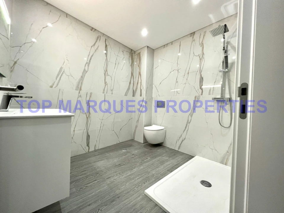Apartamento T3 para Venda em Quelfes Foto 25