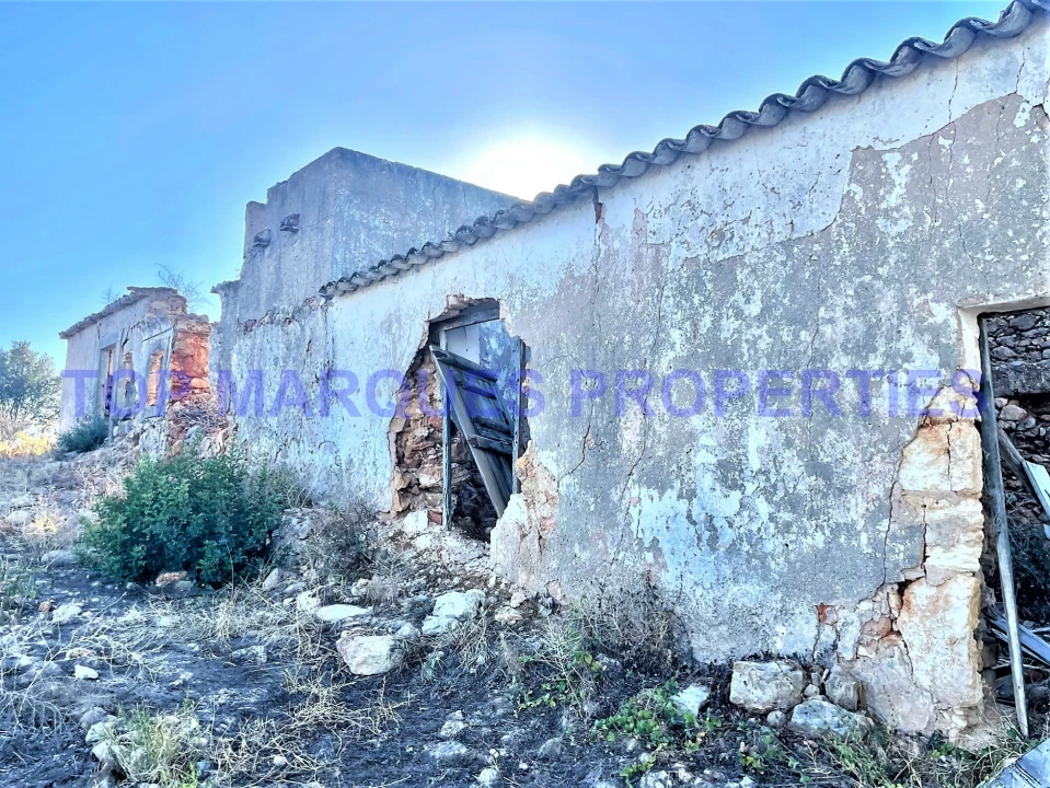 Terreno Misto para Venda em Quelfes Foto 1