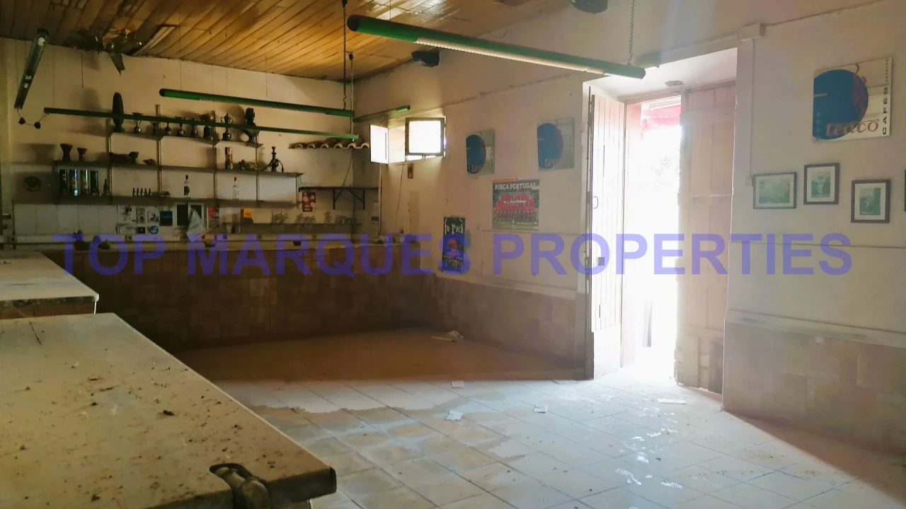 Armazém para Venda em Quelfes Foto 3