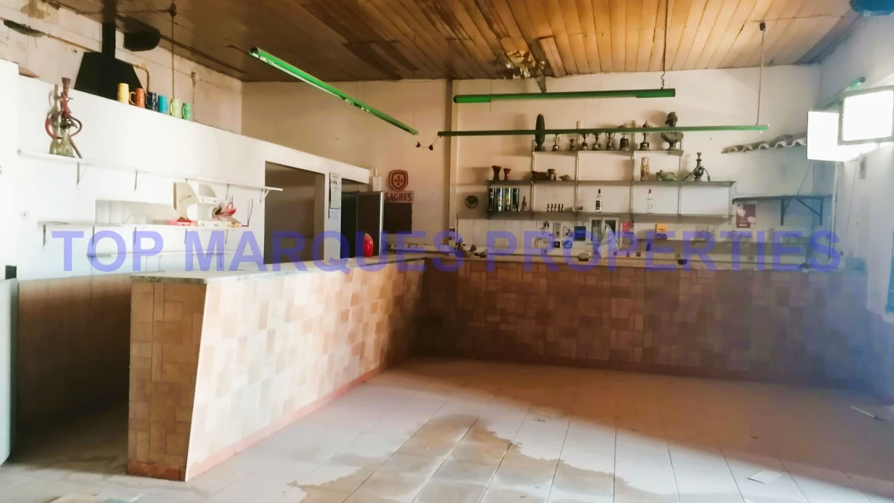 Armazém para Venda em Quelfes Foto 2