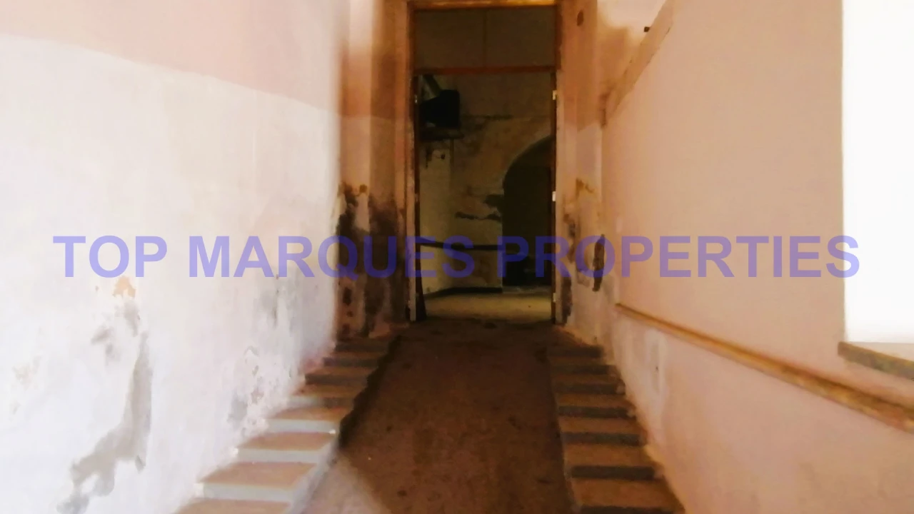 Armazém para Venda em Quelfes Foto 9