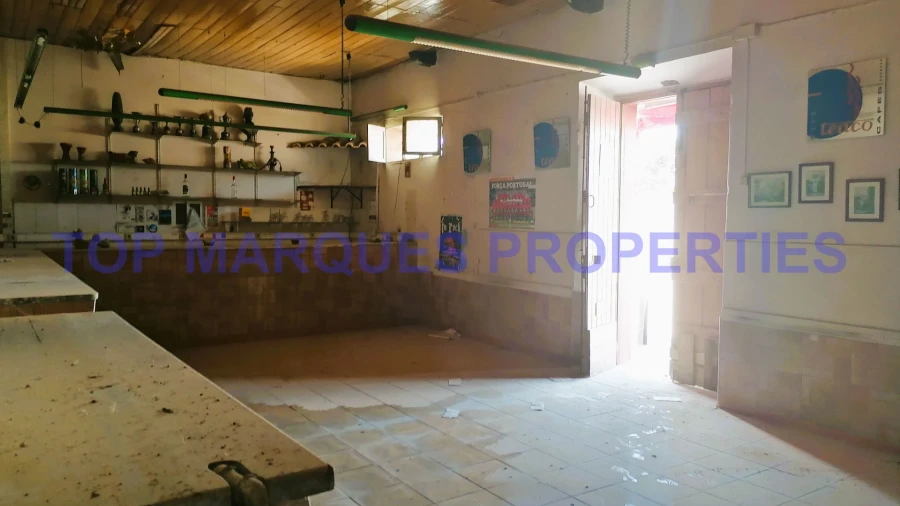 Armazém para Venda em Quelfes Foto 3