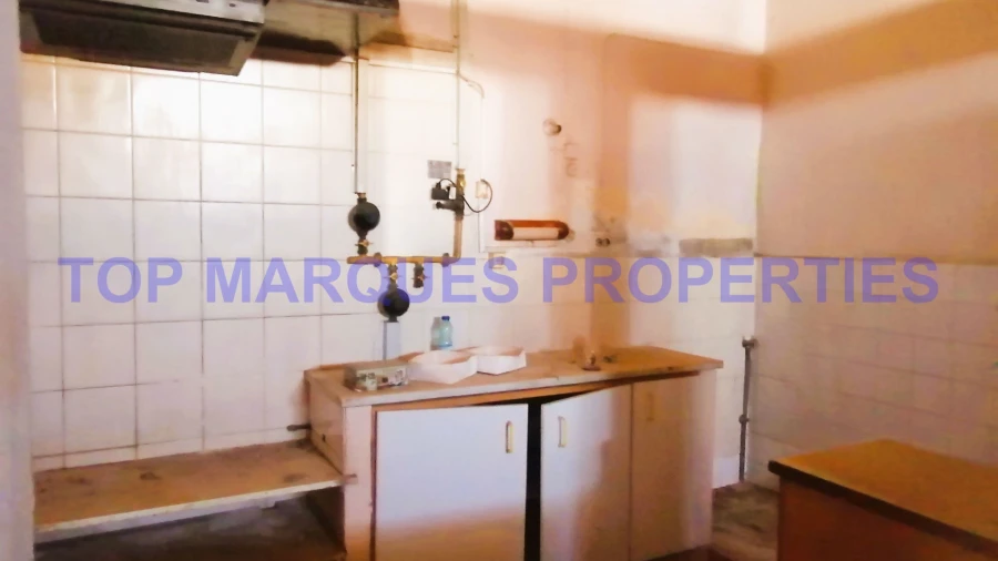 Armazém para Venda em Quelfes Foto 6