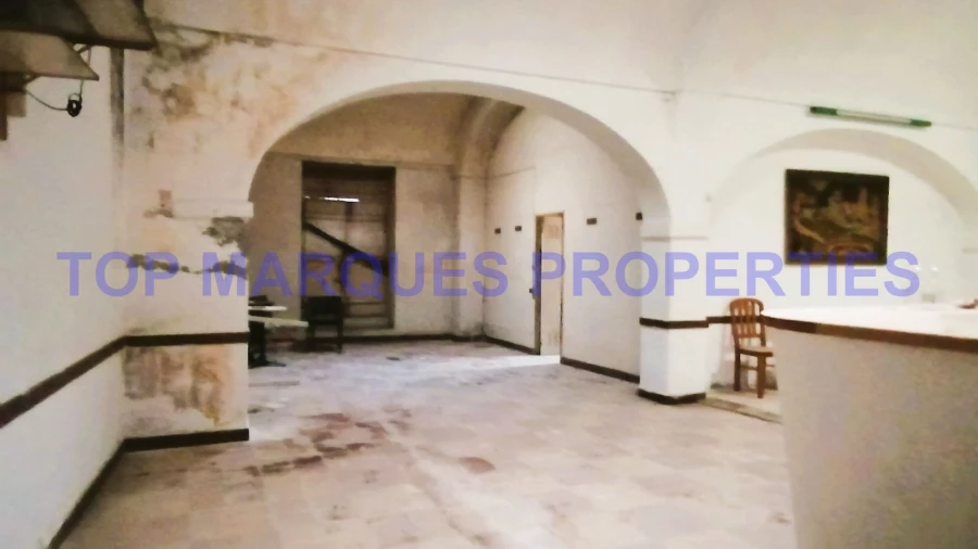 Armazém para Venda em Quelfes