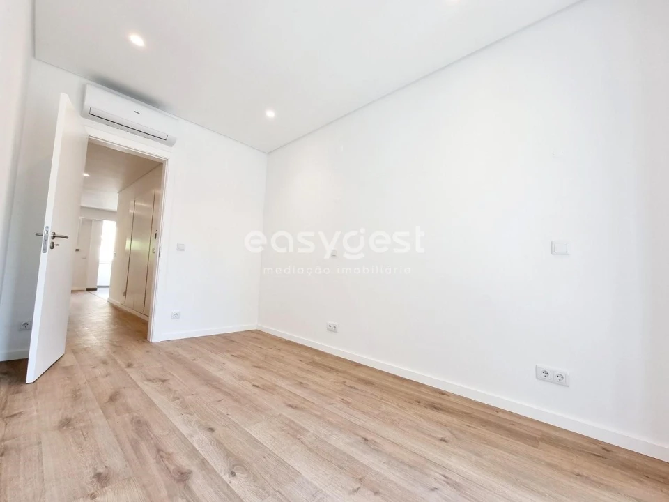 Apartamento T2 para Venda em São Domingos de Benfica Foto 16