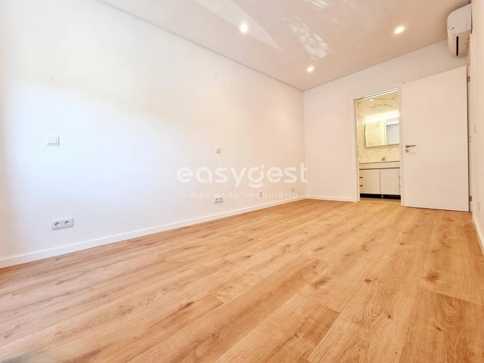 Apartamento T2 para Venda em São Domingos de Benfica Foto 18