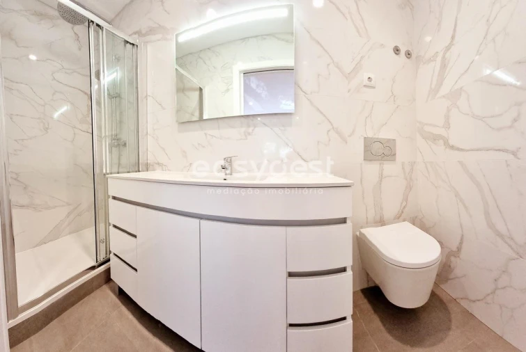 Apartamento T2 para Venda em São Domingos de Benfica Foto 4