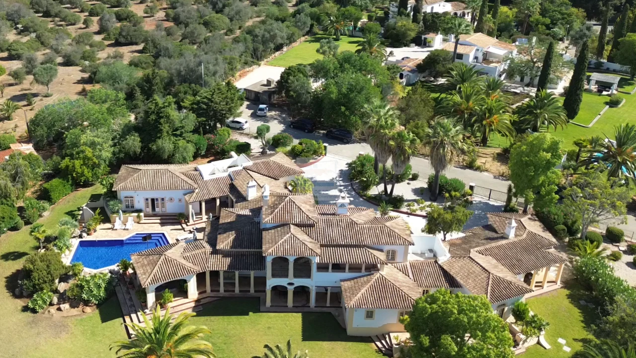 Moradia T5 para Venda em Mexilhoeira Grande Foto 1