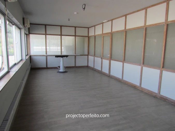 Armazém para Arrendamento em Fânzeres e São Pedro da Cova Foto 3