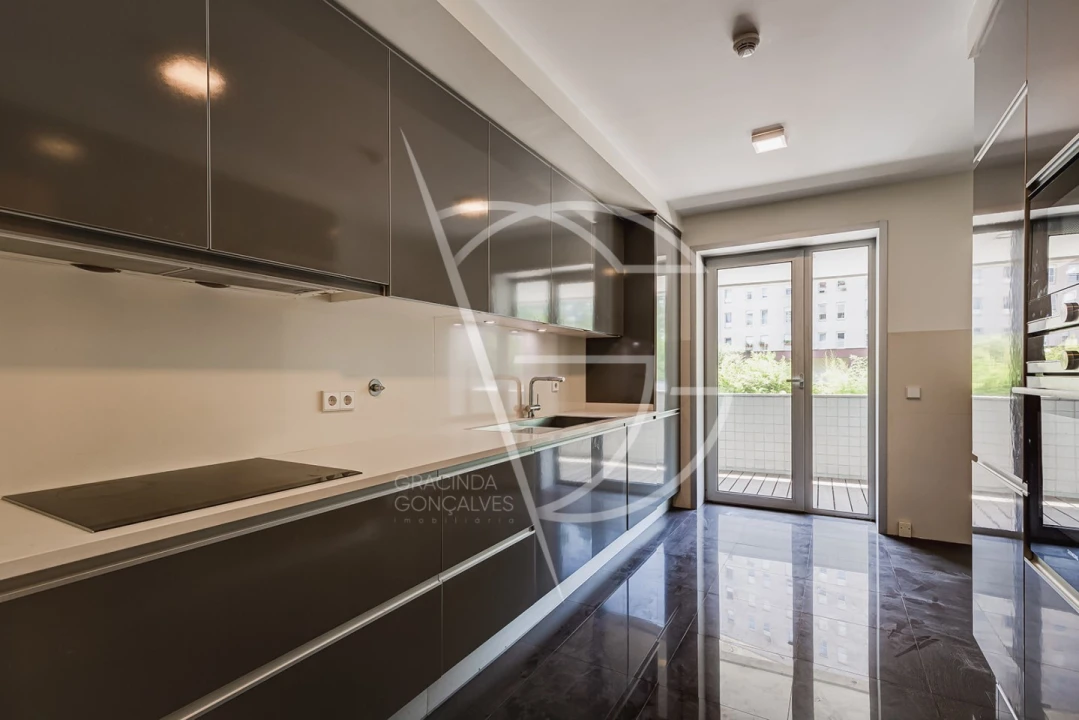 Apartamento T3 para Venda em Lordelo do Ouro e Massarelos Foto 4