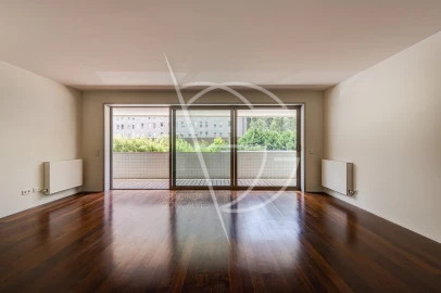 Apartamento T3 para Venda em Lordelo do Ouro e Massarelos
