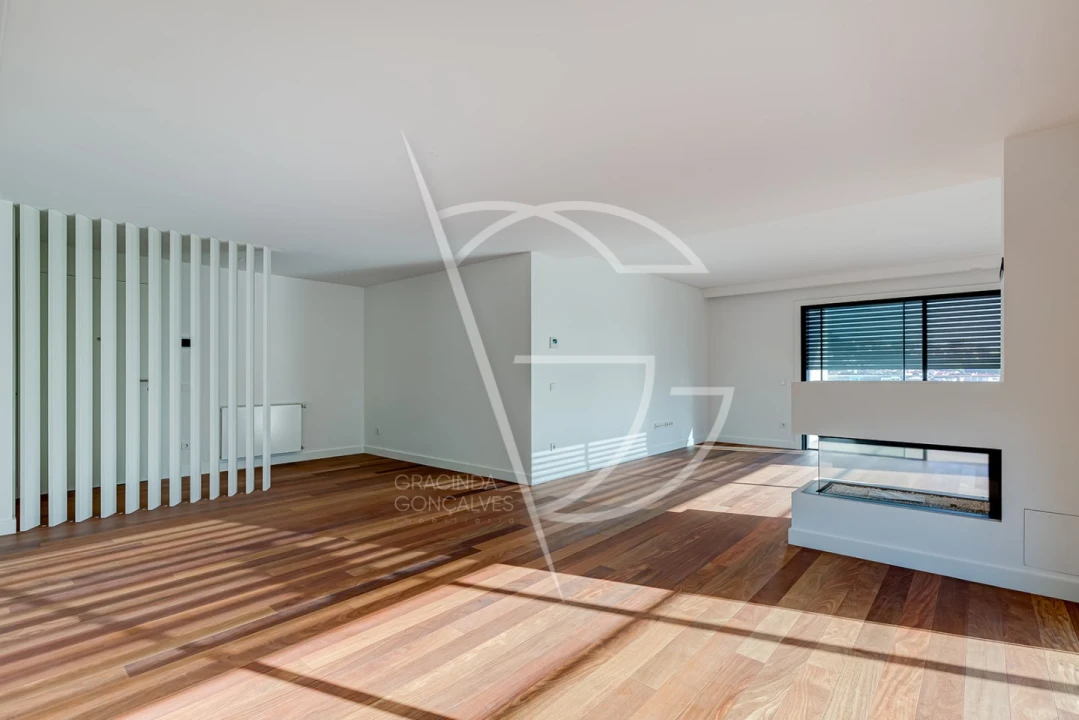 Apartamento T4 para Venda em Lordelo do Ouro e Massarelos Foto 2