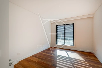 Apartamento T4 para Venda em Lordelo do Ouro e Massarelos
