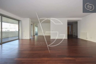 Apartamento T4 para Venda em Lordelo do Ouro e Massarelos