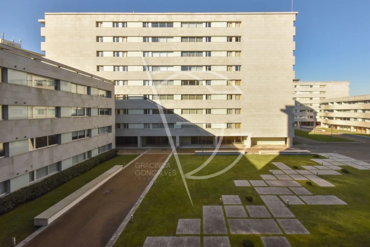 Apartamento T4 para Venda em Lordelo do Ouro e Massarelos Foto 3