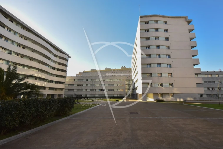 Apartamento T4 para Venda em Lordelo do Ouro e Massarelos Foto 5