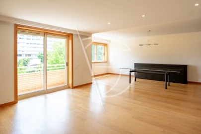 Apartamento T3 para Venda em Mafamude e Vilar do Paraíso