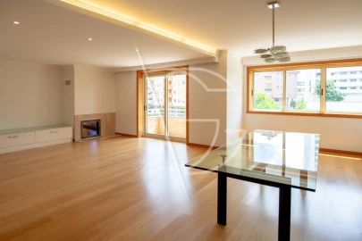 Apartamento T3 para Venda em Mafamude e Vilar do Paraíso