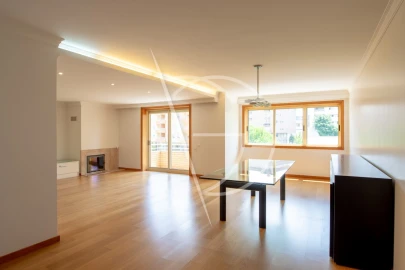 Apartamento T3 para Venda em Mafamude e Vilar do Paraíso