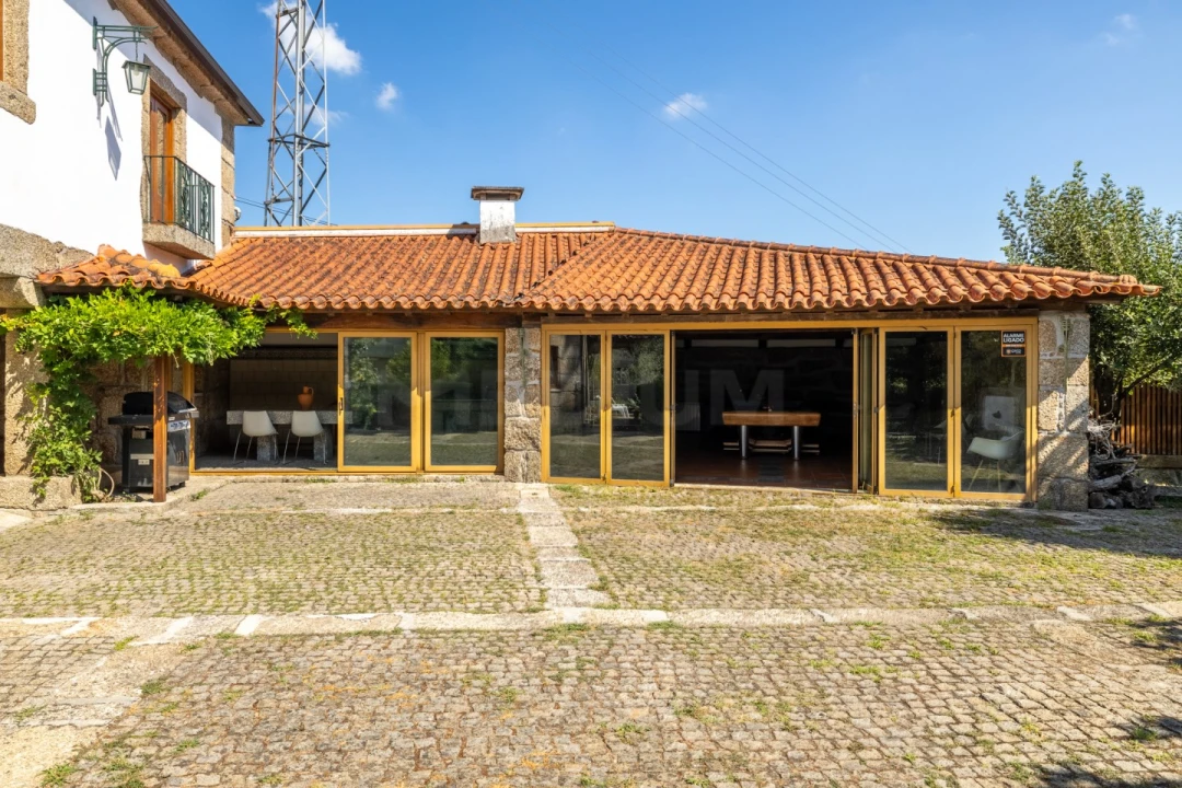 Moradia T5 para Venda em Vale (São Cosme), Telhado e Portela Foto 1