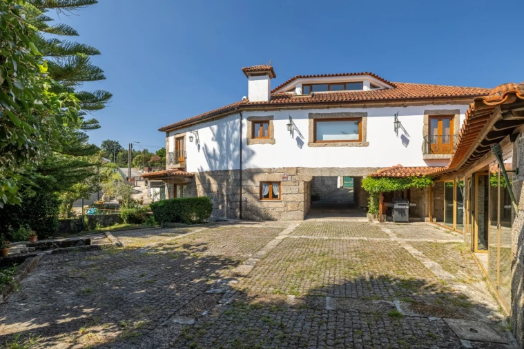 Moradia T5 para Venda em Vale (São Cosme), Telhado e Portela Foto 2