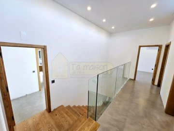 Moradia T5 para Venda em Quarteira
