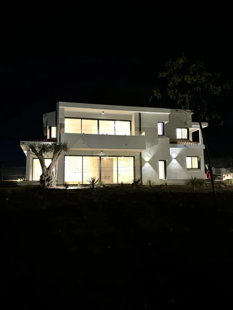 Moradia T5 para Venda em Quarteira